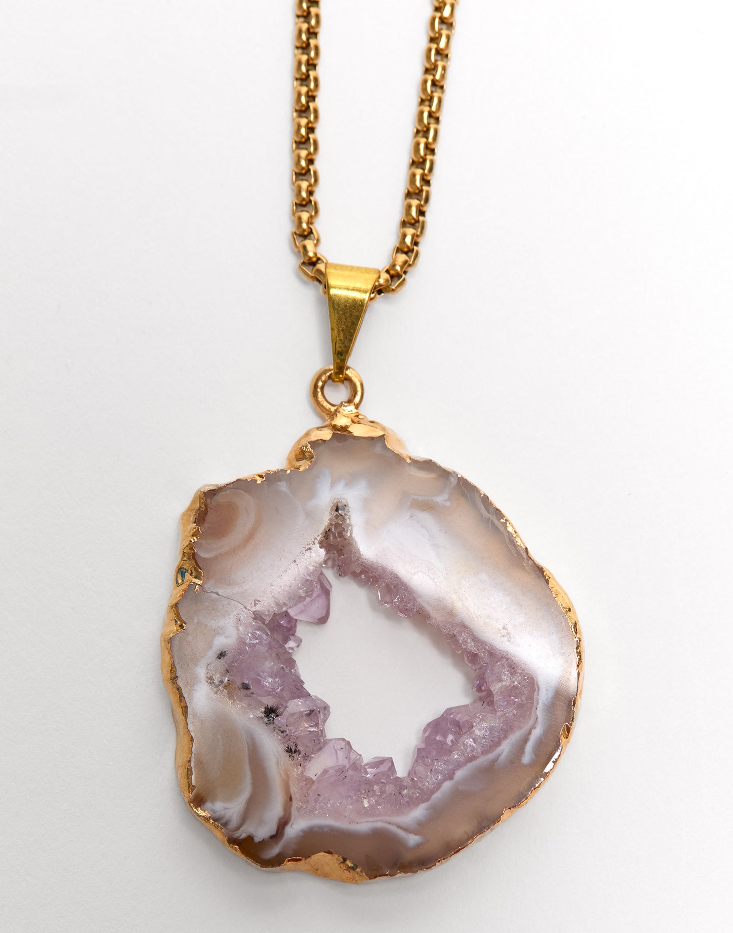 Necklace with an oco agate pendant  on a white background